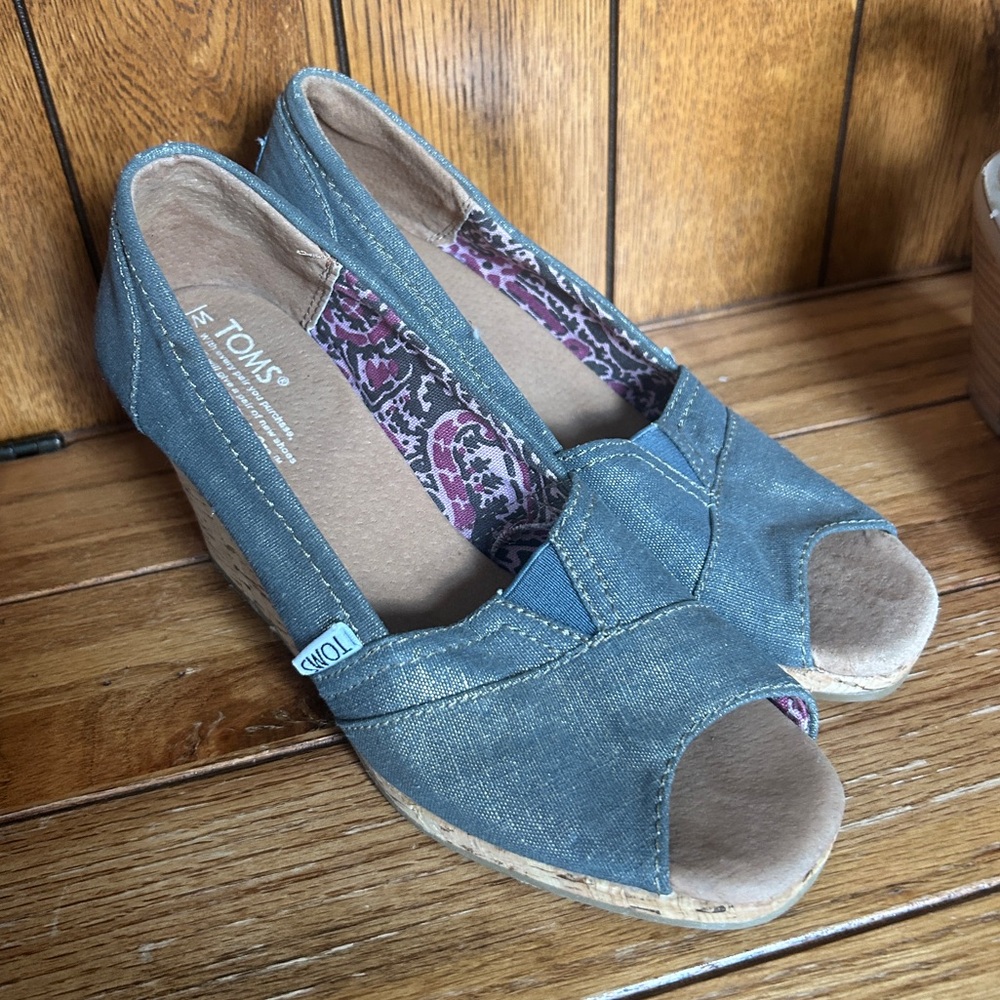 Toms Calypso Metallic Gray Gold Wedges Espadrilles Open Toe Cork Heels